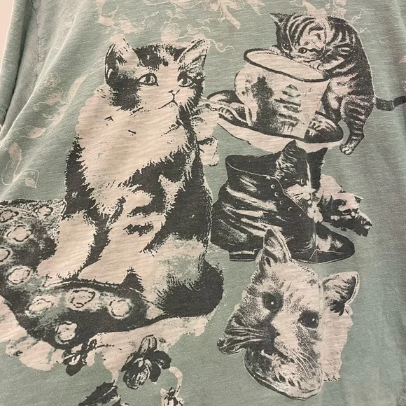Magnolia Pearl Cat Graphic Tee - Soft Green - Picture 3 of 7